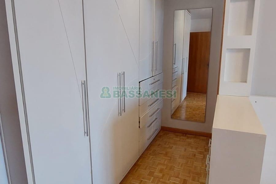 Apartamento com 266m², 3 dormitórios, 2 vagas, no bairro São Pelegrino em Caxias do Sul para Alugar