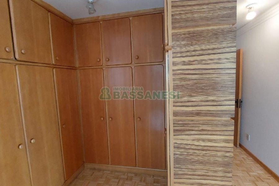 Apartamento com 266m², 3 dormitórios, 2 vagas, no bairro São Pelegrino em Caxias do Sul para Alugar