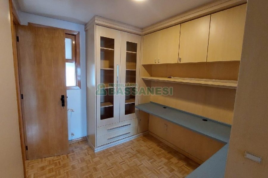 Apartamento com 266m², 3 dormitórios, 2 vagas, no bairro São Pelegrino em Caxias do Sul para Alugar