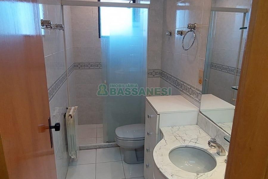 Apartamento com 266m², 3 dormitórios, 2 vagas, no bairro São Pelegrino em Caxias do Sul para Alugar