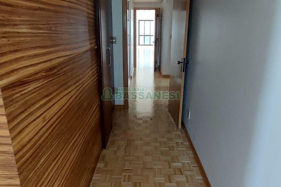Apartamento com 266m², 3 dormitórios, 2 vagas, no bairro São Pelegrino em Caxias do Sul para Alugar