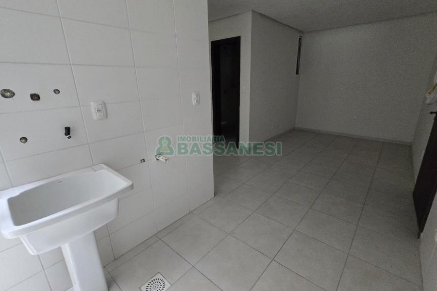 Kitinete com 39m², 1 dormitório, no bairro São Pelegrino em Caxias do Sul para Comprar