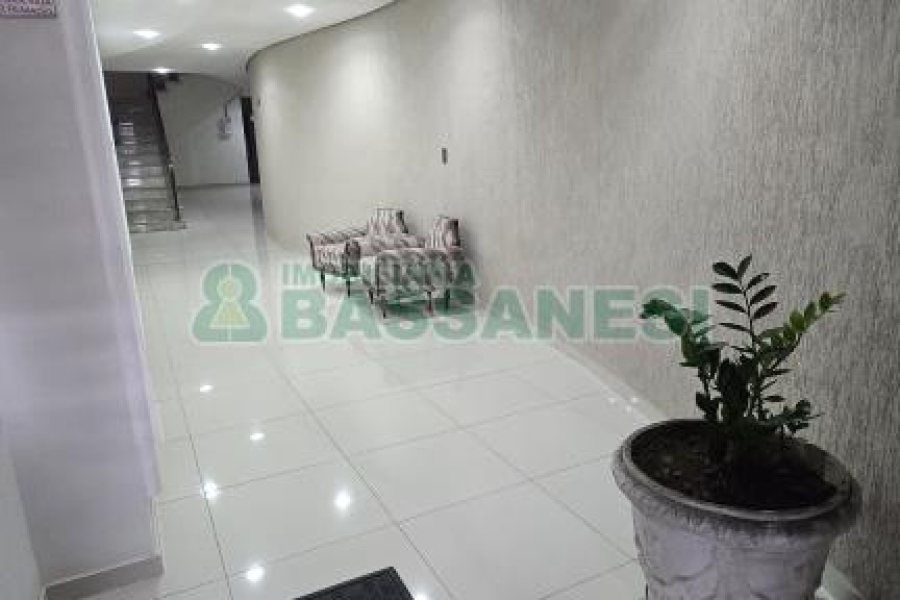 Apartamento com 59m², 2 dormitórios, 1 vaga, no bairro São Pelegrino em Caxias do Sul para Comprar