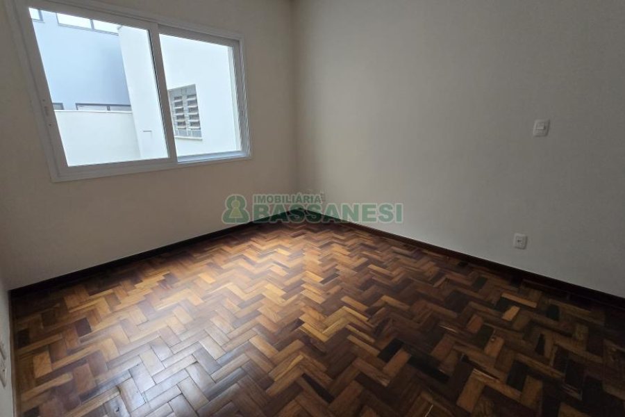 Apartamento com 59m², 2 dormitórios, 1 vaga, no bairro São Pelegrino em Caxias do Sul para Comprar