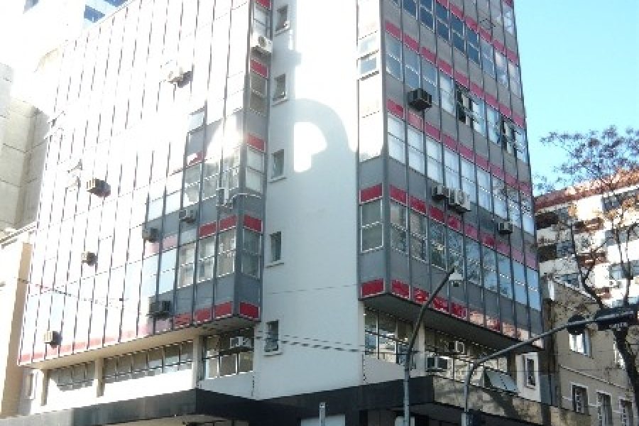 Sala com 79m², no bairro Centro em Caxias do Sul para Comprar