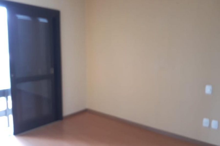 Sobrado com 86m², 3 dormitórios, 1 vaga, no bairro Cidade Nova em Caxias do Sul para Comprar