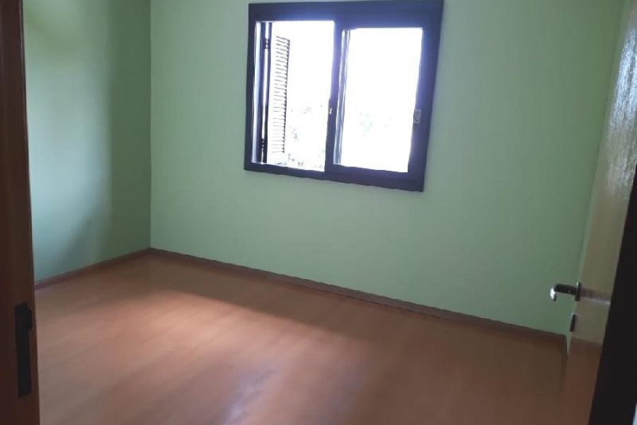 Sobrado com 86m², 3 dormitórios, 1 vaga, no bairro Cidade Nova em Caxias do Sul para Comprar