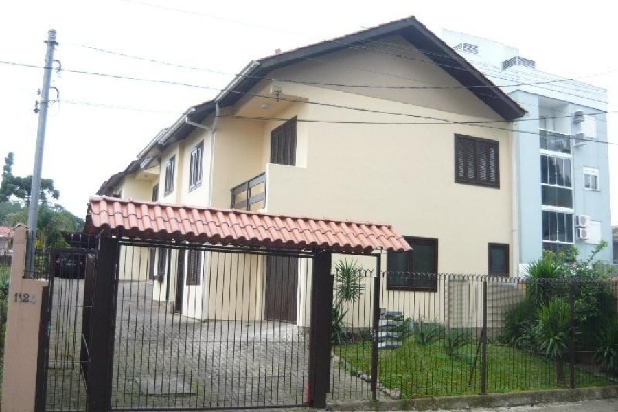 Sobrado com 86m², 3 dormitórios, 1 vaga, no bairro Cidade Nova em Caxias do Sul para Comprar