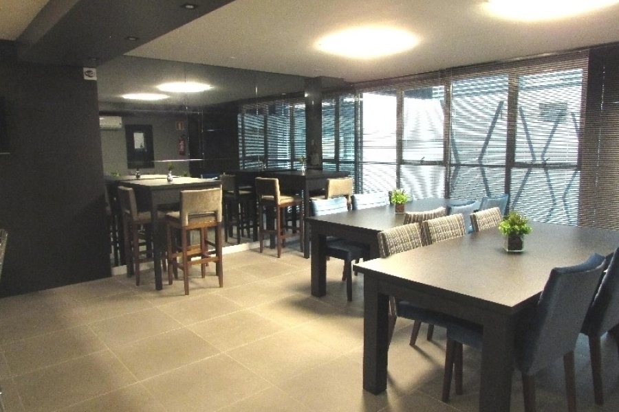 Apto Mobiliado com 50m², 1 dormitório, 1 vaga, no bairro Lourdes em Caxias do Sul para Alugar