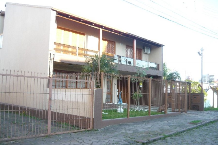 Casa com 599m², 4 dormitórios, 4 vagas, no bairro Santa Catarina em Caxias do Sul para Comprar