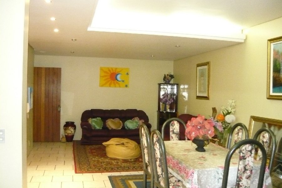 Casa com 599m², 4 dormitórios, 4 vagas, no bairro Santa Catarina em Caxias do Sul para Comprar