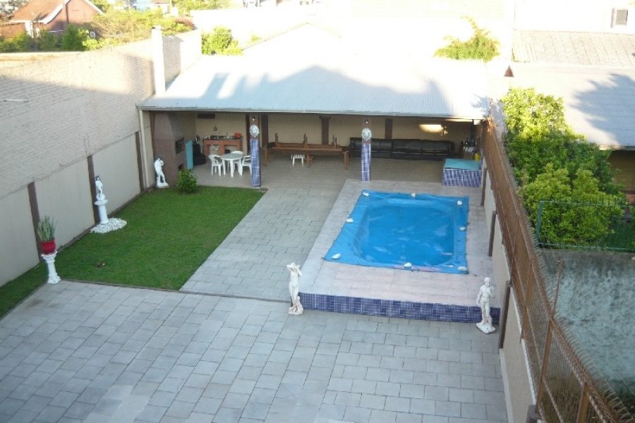 Casa com 599m², 4 dormitórios, 4 vagas, no bairro Santa Catarina em Caxias do Sul para Comprar
