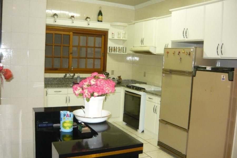 Casa com 599m², 4 dormitórios, 4 vagas, no bairro Santa Catarina em Caxias do Sul para Comprar