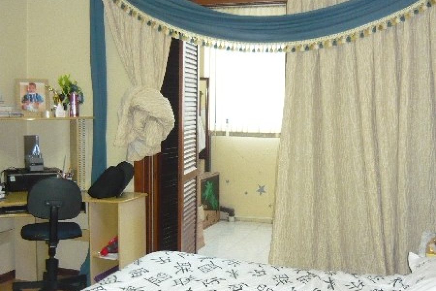 Casa com 599m², 4 dormitórios, 4 vagas, no bairro Santa Catarina em Caxias do Sul para Comprar