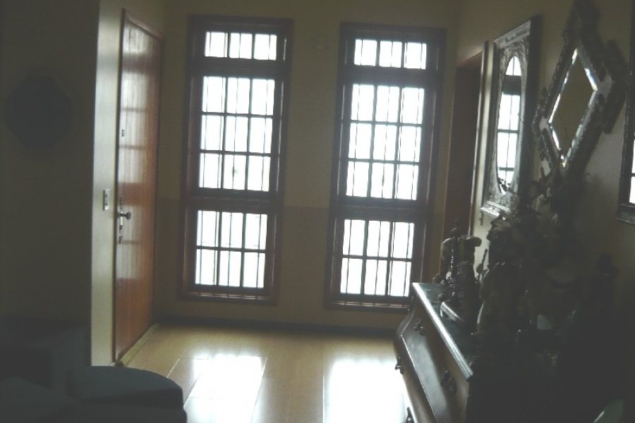 Casa com 599m², 4 dormitórios, 4 vagas, no bairro Santa Catarina em Caxias do Sul para Comprar