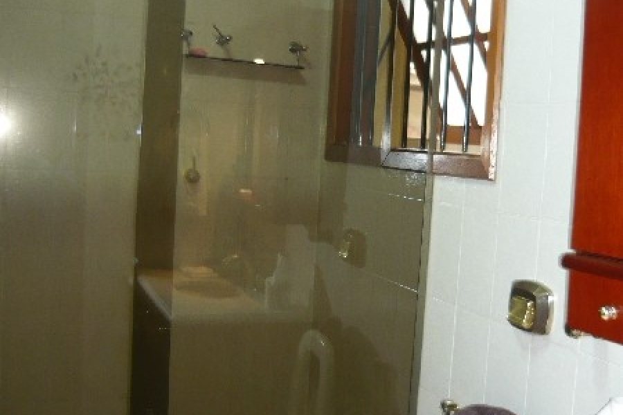 Casa com 599m², 4 dormitórios, 4 vagas, no bairro Santa Catarina em Caxias do Sul para Comprar