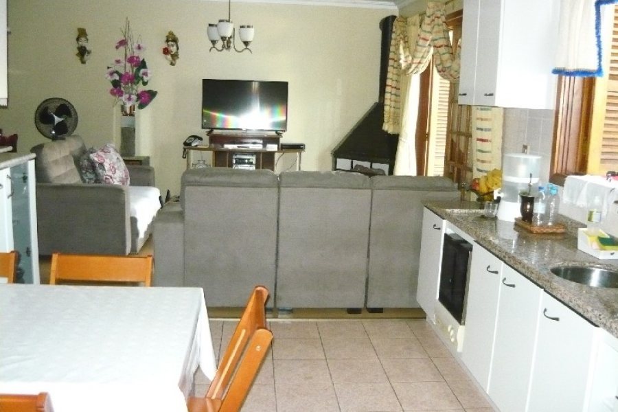 Casa com 599m², 4 dormitórios, 4 vagas, no bairro Santa Catarina em Caxias do Sul para Comprar