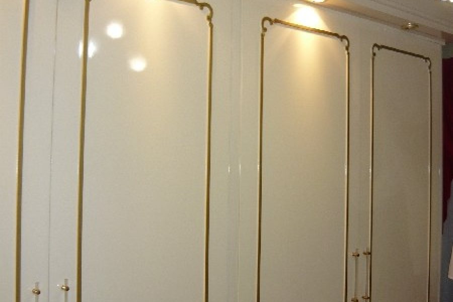 Casa com 599m², 4 dormitórios, 4 vagas, no bairro Santa Catarina em Caxias do Sul para Comprar