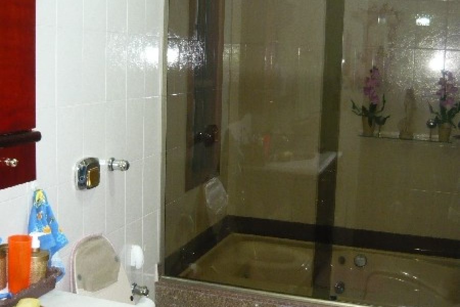 Casa com 599m², 4 dormitórios, 4 vagas, no bairro Santa Catarina em Caxias do Sul para Comprar