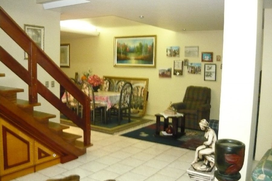 Casa com 599m², 4 dormitórios, 4 vagas, no bairro Santa Catarina em Caxias do Sul para Comprar