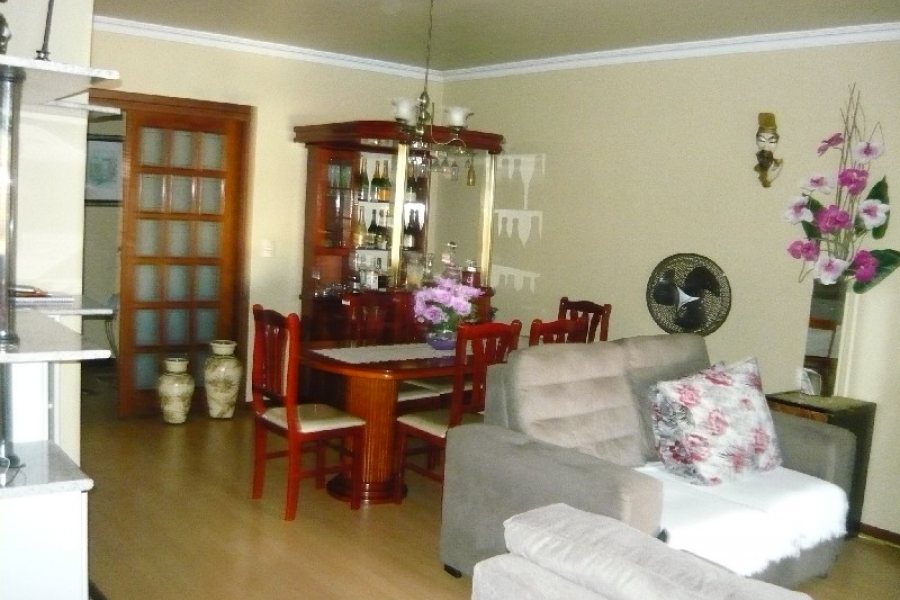 Casa com 599m², 4 dormitórios, 4 vagas, no bairro Santa Catarina em Caxias do Sul para Comprar