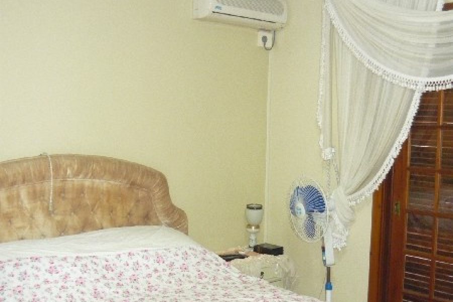 Casa com 599m², 4 dormitórios, 4 vagas, no bairro Santa Catarina em Caxias do Sul para Comprar