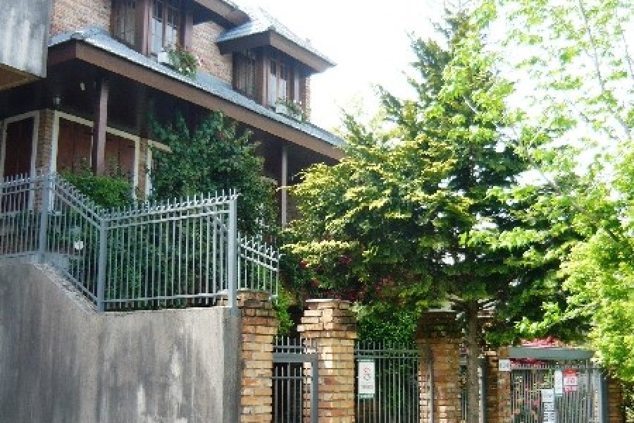 Casa com 404m², 4 dormitórios, 2 vagas, no bairro Universitário em Caxias do Sul para Comprar