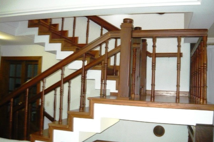 Casa com 404m², 4 dormitórios, 2 vagas, no bairro Universitário em Caxias do Sul para Comprar