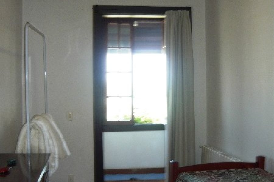 Casa com 404m², 4 dormitórios, 2 vagas, no bairro Universitário em Caxias do Sul para Comprar