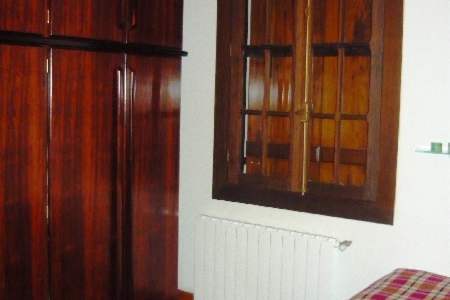 Casa com 404m², 4 dormitórios, 2 vagas, no bairro Universitário em Caxias do Sul para Comprar