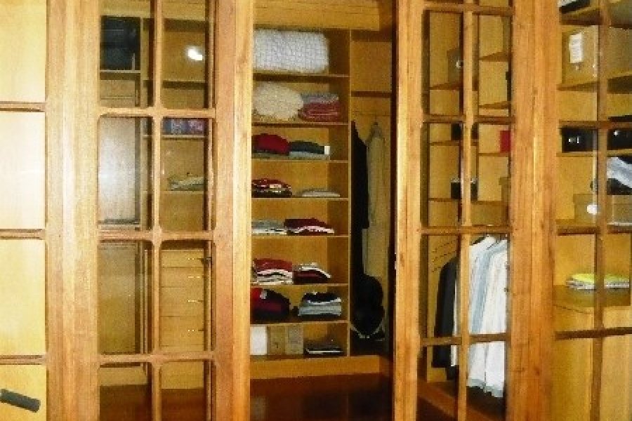 Casa com 404m², 4 dormitórios, 2 vagas, no bairro Universitário em Caxias do Sul para Comprar