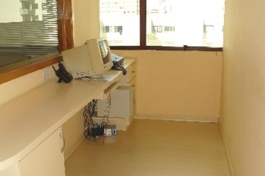 Sala com 200m², 2 vagas, no bairro São Pelegrino em Caxias do Sul para Alugar