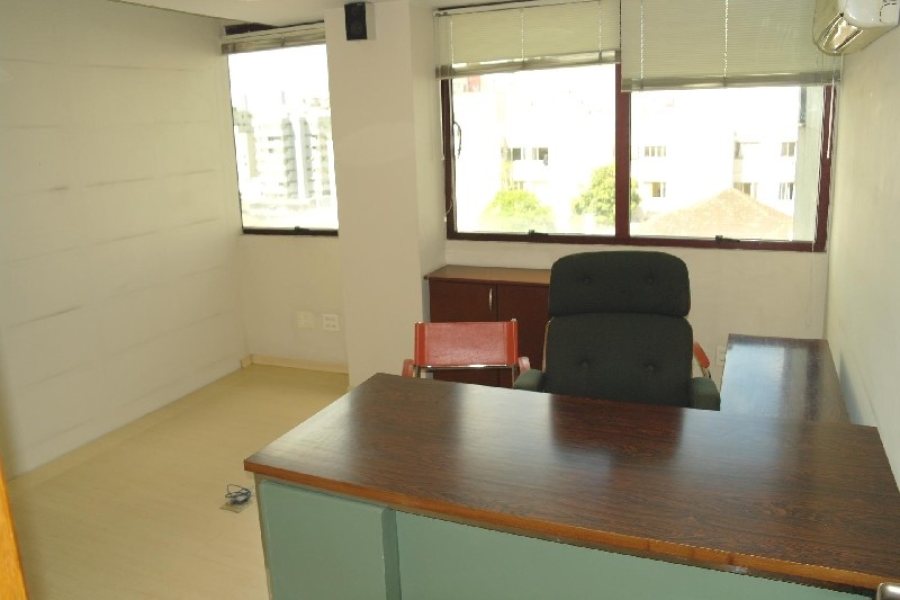 Sala com 200m², 2 vagas, no bairro São Pelegrino em Caxias do Sul para Alugar