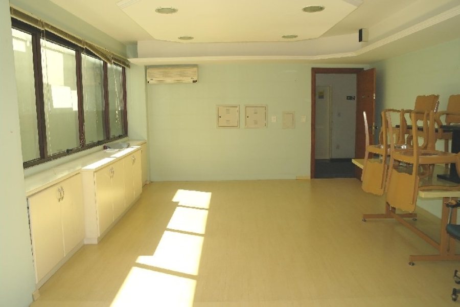 Sala com 200m², 2 vagas, no bairro São Pelegrino em Caxias do Sul para Alugar