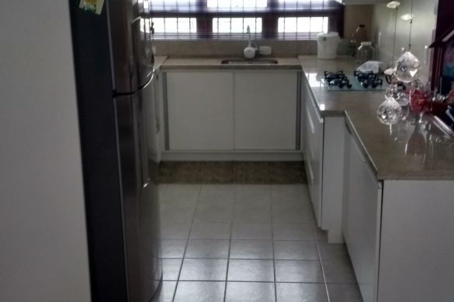 Casa com 350m², 4 dormitórios, 2 vagas, no bairro Desvio Rizzo em Caxias do Sul para Comprar