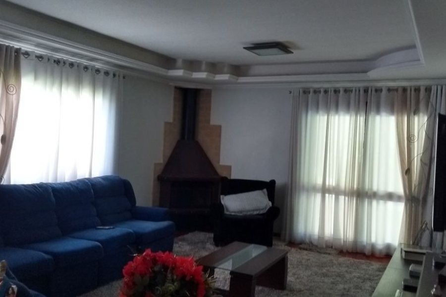 Casa com 350m², 4 dormitórios, 2 vagas, no bairro Desvio Rizzo em Caxias do Sul para Comprar