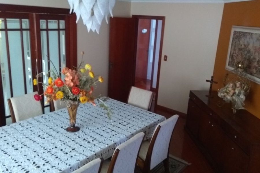 Casa com 350m², 4 dormitórios, 2 vagas, no bairro Desvio Rizzo em Caxias do Sul para Comprar