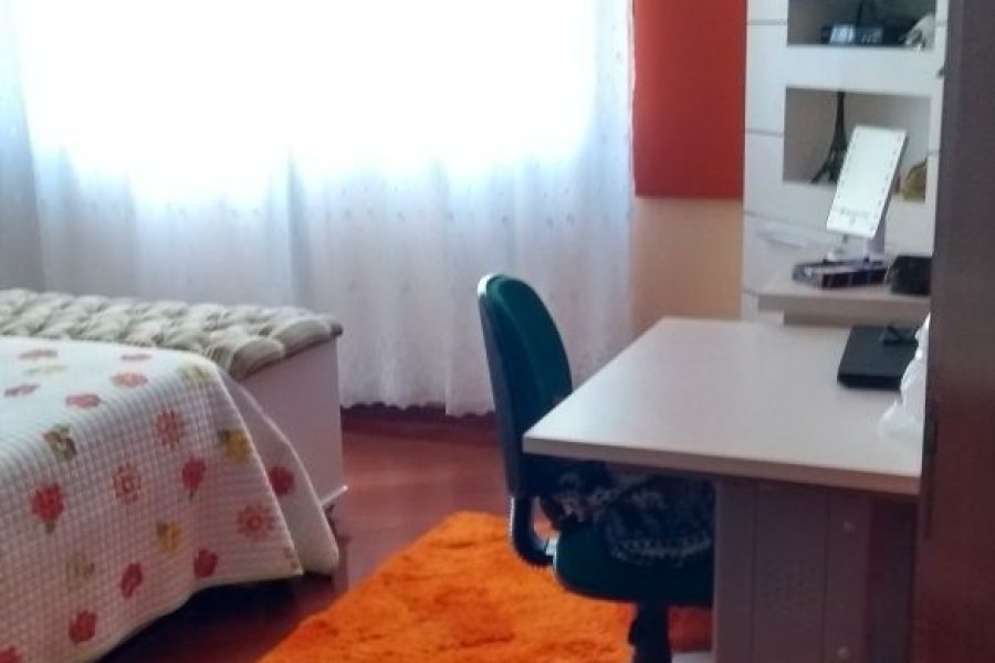 Casa com 350m², 4 dormitórios, 2 vagas, no bairro Desvio Rizzo em Caxias do Sul para Comprar