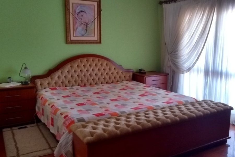 Casa com 350m², 4 dormitórios, 2 vagas, no bairro Desvio Rizzo em Caxias do Sul para Comprar