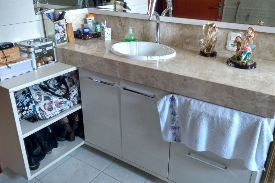 Casa com 350m², 4 dormitórios, 2 vagas, no bairro Desvio Rizzo em Caxias do Sul para Comprar
