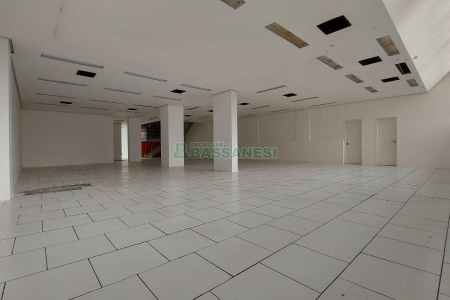 Loja com 700m², no bairro Centro em Caxias do Sul para Alugar