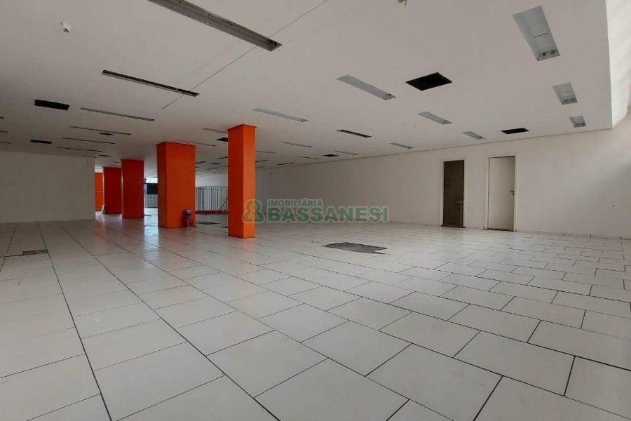 Loja com 700m², no bairro Centro em Caxias do Sul para Alugar