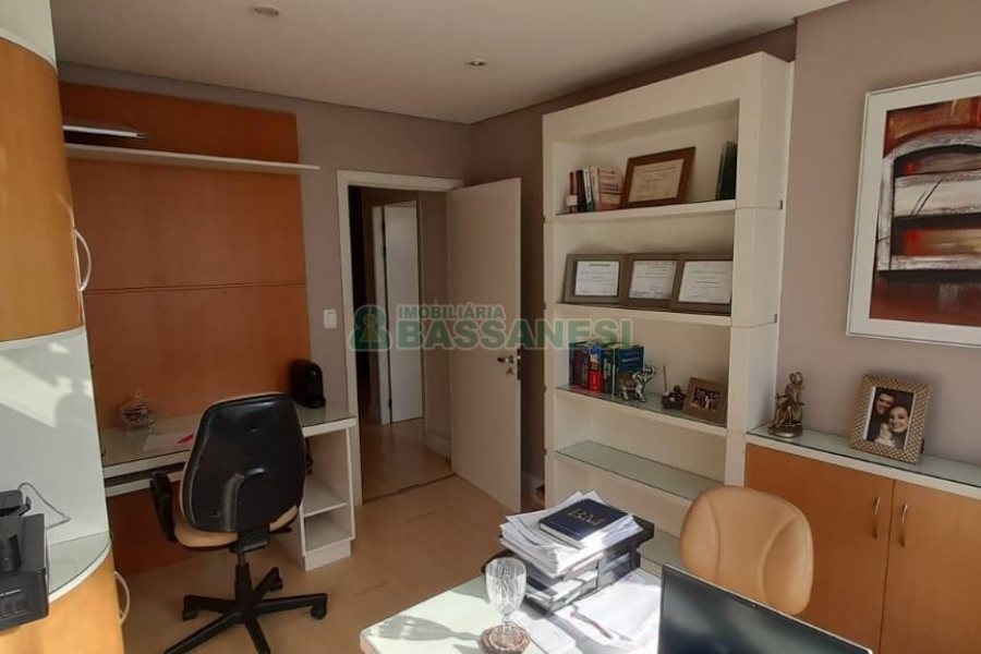 Sala com 12m², no bairro Centro em Caxias do Sul para Alugar