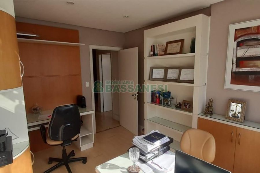 Sala com 12m², no bairro Centro em Caxias do Sul para Alugar