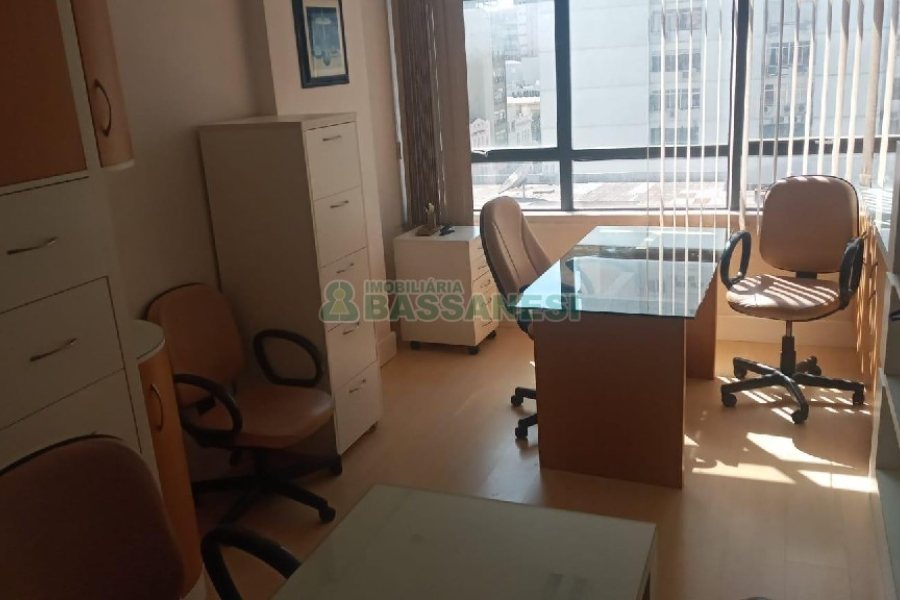 Sala com 12m², no bairro Centro em Caxias do Sul para Alugar