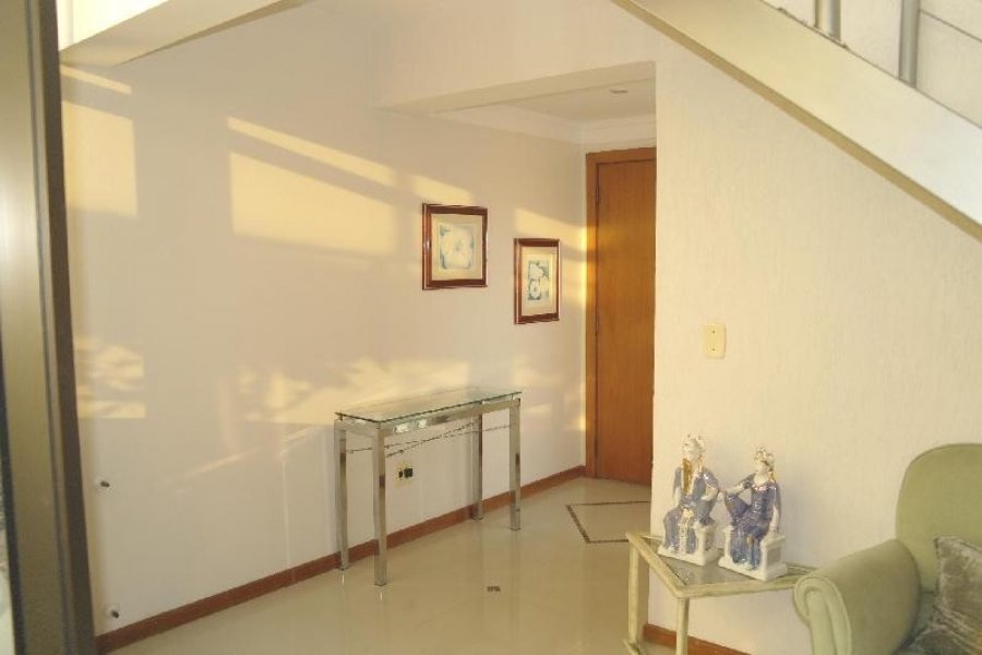 Apto Mobiliado com 102m², 2 dormitórios, 1 vaga, no bairro Centro em Caxias do Sul para Comprar