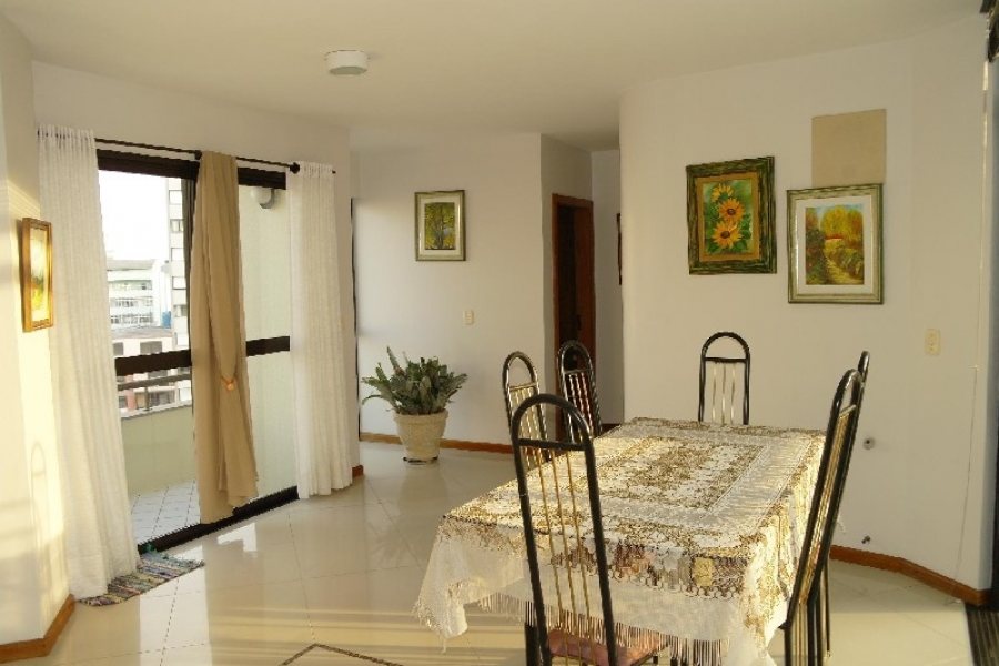 Apto Mobiliado com 102m², 2 dormitórios, 1 vaga, no bairro Centro em Caxias do Sul para Comprar