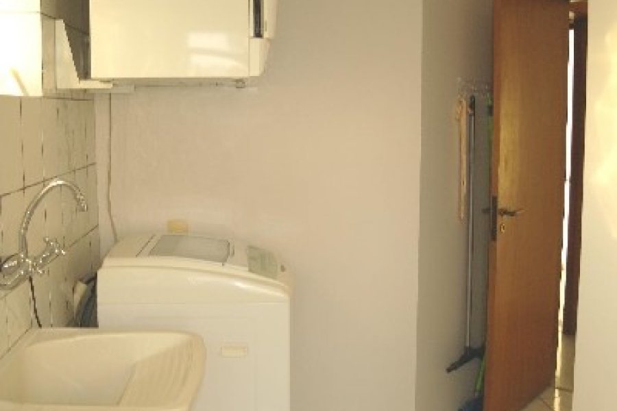 Apto Mobiliado com 102m², 2 dormitórios, 1 vaga, no bairro Centro em Caxias do Sul para Comprar