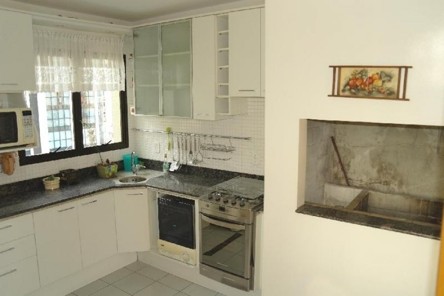 Apto Mobiliado com 102m², 2 dormitórios, 1 vaga, no bairro Centro em Caxias do Sul para Comprar