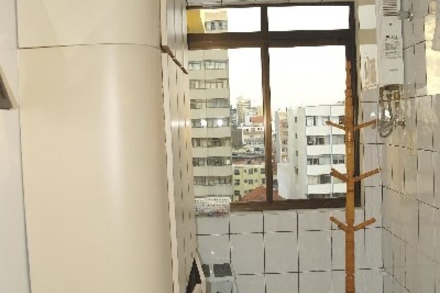 Apto Mobiliado com 102m², 2 dormitórios, 1 vaga, no bairro Centro em Caxias do Sul para Comprar